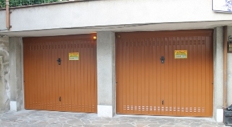 DUE PORTE BASCULANTI